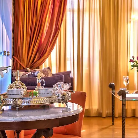 Avli Lounge 5* Resmo