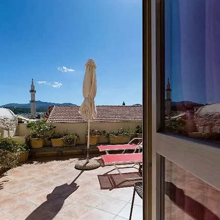 Avli Lounge 5* Resmo